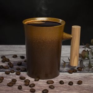 Tasse mit Holzgriff